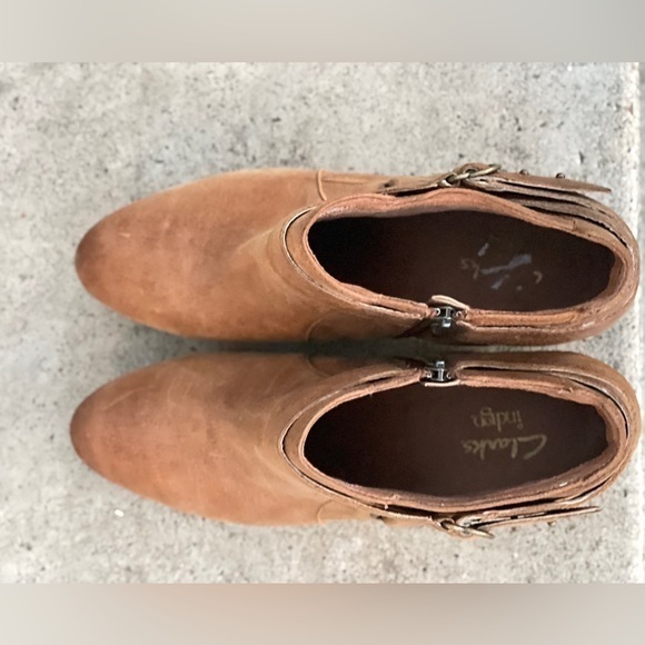 Clark’s Indigo Distressed Spye Belle Brown Leather Ankle Bootie, sized 10‎ - Picture 4 of 6